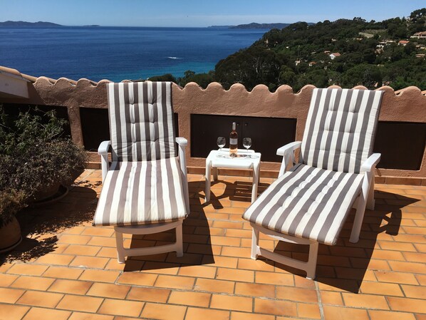 Terrace/patio - Sunny fully equipped apartment with fantastic sea view. (Rayol-Canadel-sur-Mer)