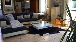 A modern living room with a sectional sofa, a coffee table, and a chandelier. - Vacation rental house with pool MOURIES LS1-343 (Mouriès)