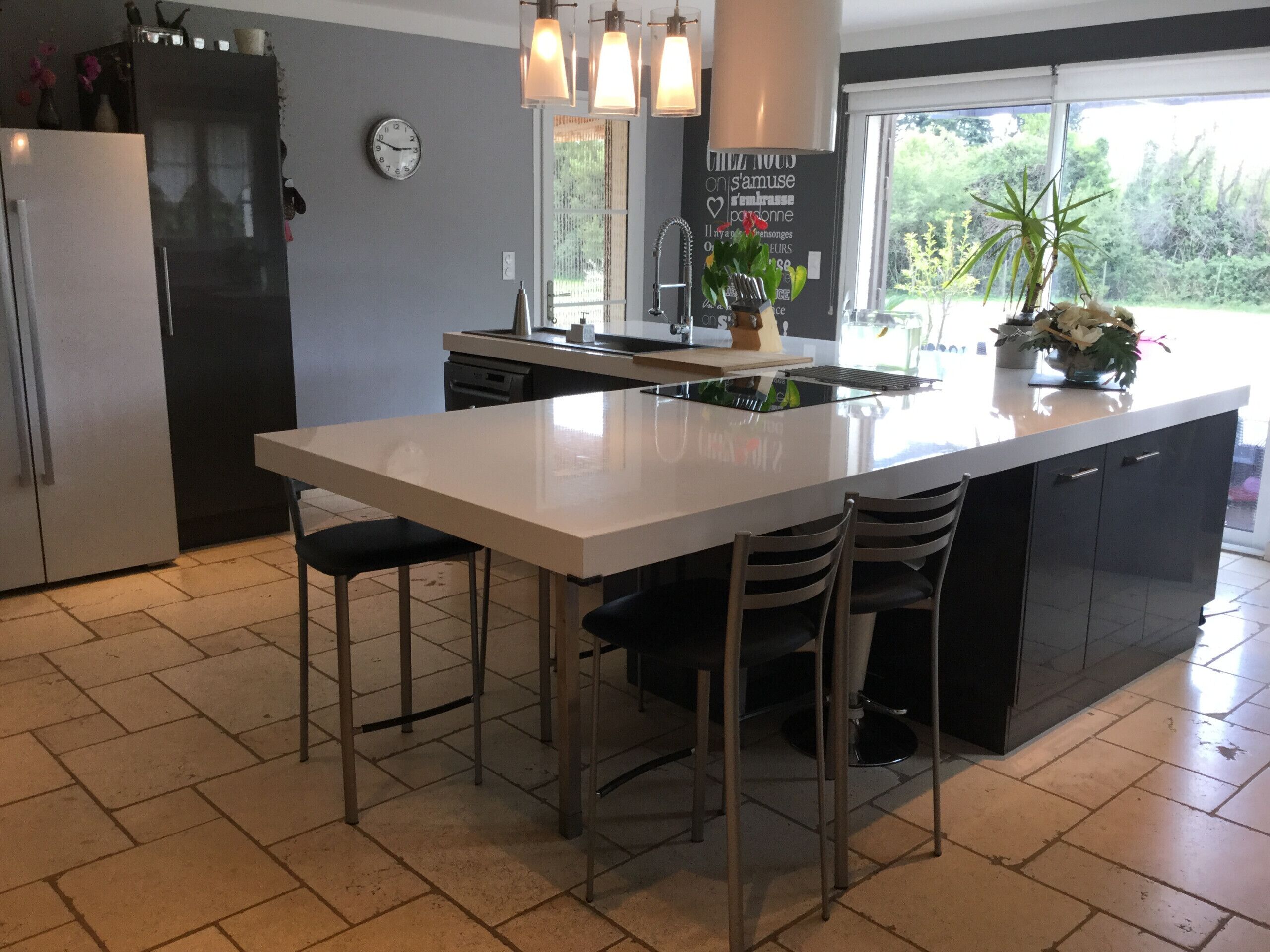 Geladeira, micro-ondas, fogão, lava-louças