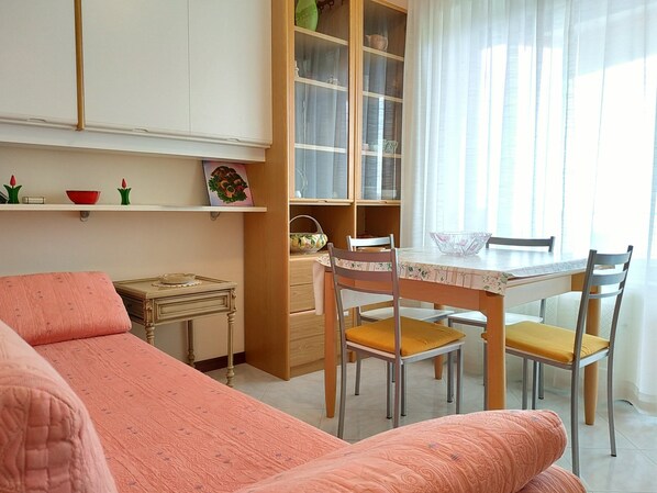 Appartement, 1 chambre | Aire de séjour | Téléviseur à écran plat