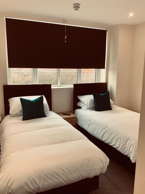Hypo-allergenic bedding, free WiFi, bed sheets - Eazzzy rooms Corby (Corby)