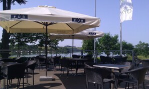 Tempat makan outdoor