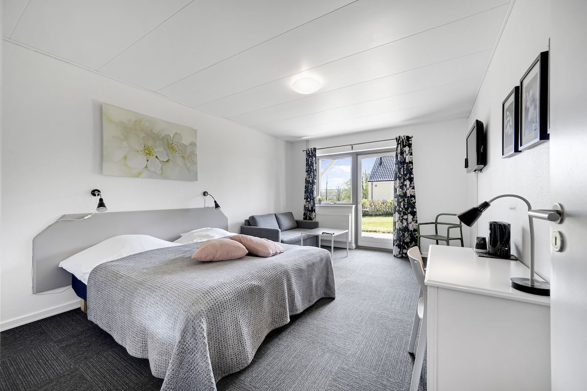 desk, laptop workspace, soundproofing, iron/ironing board