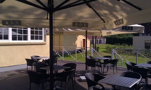 Sudah termasuk sarapan prasmanan setiap hari