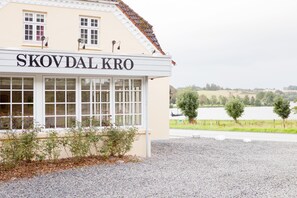 Front of property - Skovdal Kro (Jelling)