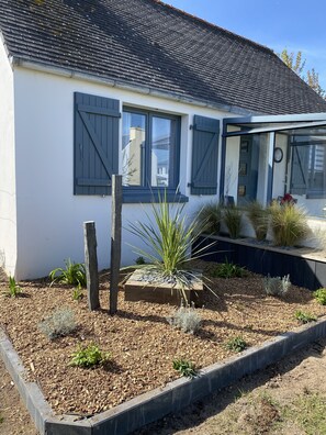 Exterior detail - Single-storey house, seaside, walking distance to beaches and hiking trails (Ploudalmézeau)