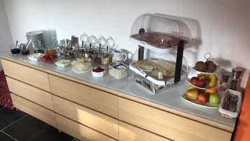 Sudah termasuk sarapan ala kontinental setiap hari