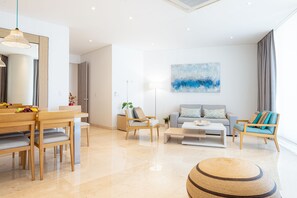 Deluxe Apartment, 2 Bedrooms, Ocean View | Living area