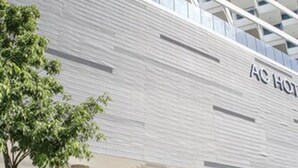 A modern hotel with a white facade and a prominent entrance. - Grand Marina Santa Marta (Santa Marta)