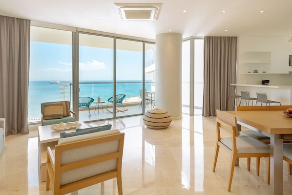 Deluxe Apartment, 2 Bedrooms, Ocean View | Living area