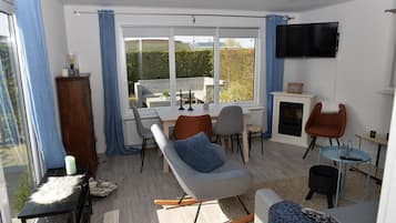 Chalet, 3 Bedrooms (Vermont 87) | Living area | Flat-screen TV