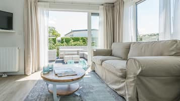 Chalet, 2 chambres (Vienna 92) | Coin séjour | Télévision à écran plat