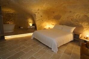 Habitación Deluxe doble, 1 cama de matrimonio, bañera | Minibar, sistema de insonorización, wifi gratis y ropa de cama