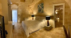 Deluxe Double Room, 1 Queen Bed, Bathtub