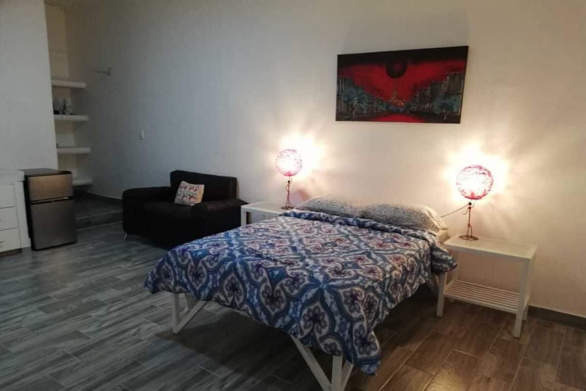 Habitación doble estándar | Minibar, tabla de planchar con plancha, wifi gratis y ropa de cama