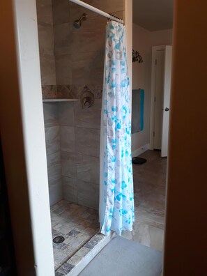 Handdukar och toalettpapper