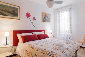 1 chambre, fer et planche à repasser, lits bébé (en supplément)