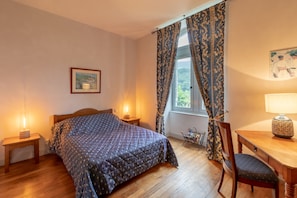 Desk, free cots/infant beds, free WiFi, bed sheets