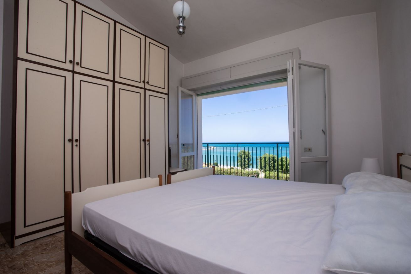 2 bedrooms, bed sheets