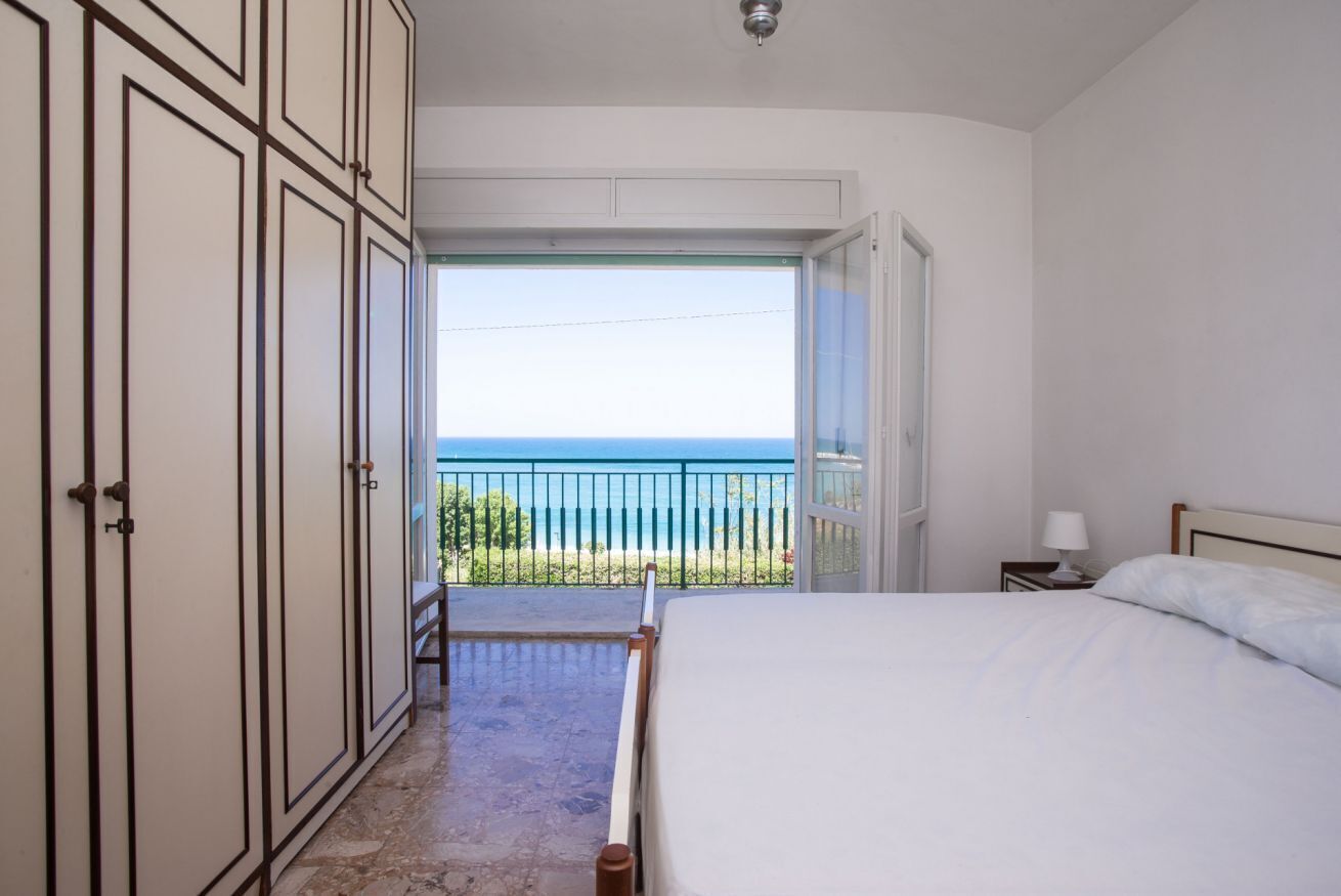 2 bedrooms, bed sheets