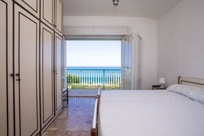 2 bedrooms, bed sheets