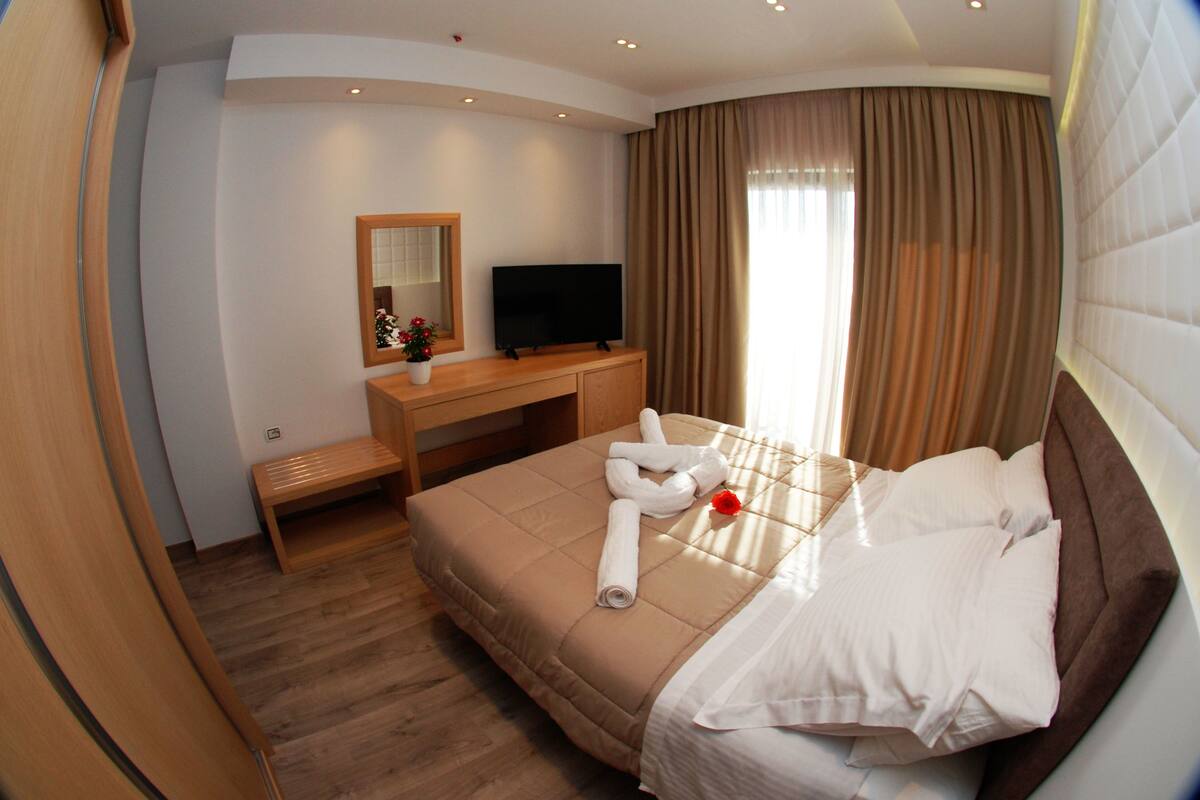 Deluxe Quadruple Room, Sea View | In-room safe, soundproofing, WiFi (free), bed sheets