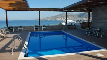 Outdoor pool, pool loungers