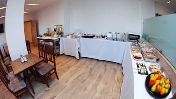 Free daily continental breakfast