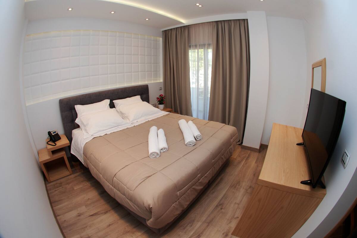 In-room safe, soundproofing, WiFi (free), bed sheets