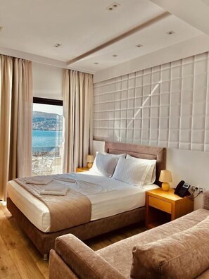 Deluxe Triple Room, Sea View | In-room safe, soundproofing, free WiFi, bed sheets - Hotel Sole (Sarandë)