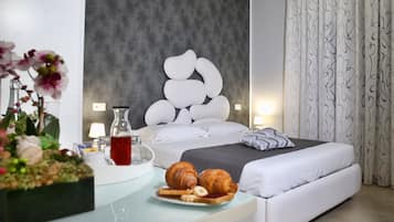 Habitación doble Deluxe | Ropa de cama de alta calidad, edredón y camas con efecto memoria