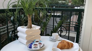 Desayuno de autoservicio incluido todos los días