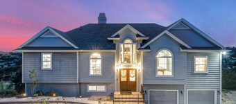 4,000 Sqft Lakeview Retreat with Private, Heated Pool, 6 bed, 4 bath