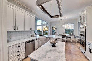 Fridge, microwave, oven, stovetop - 4,000 Sqft Lakeview Retreat with Private, Heated Pool, 6 bed, 4 bath (Lago Vista)