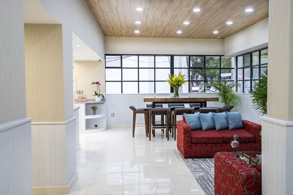 Lobby sitting area - Suites Coben Apartamentos Amueblados (Mexico City)