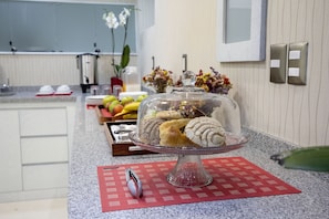 Free daily continental breakfast - Suites Coben Apartamentos Amueblados (Mexico City)
