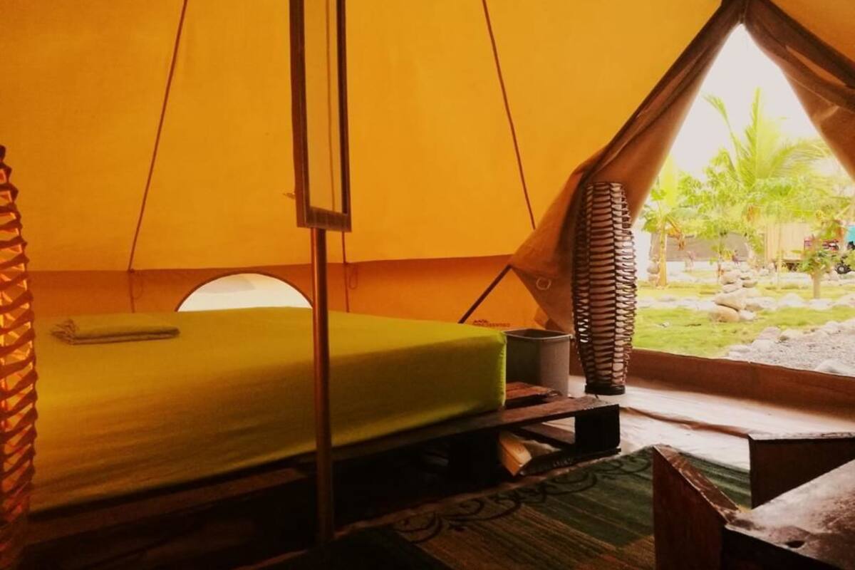 Tienda Confort, 1 cama de matrimonio, vistas al jardín