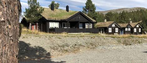 Vista frontal de la propiedad