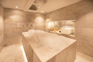 Sauna, bilik wap, mata air panas / mata air mineral, rawatan badan 