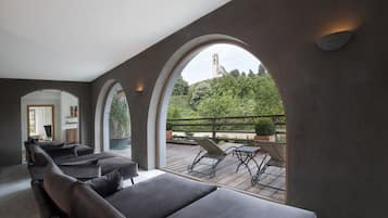 Sauna, steam room, hot springs, body treatments, mud baths