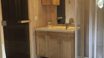 Cabin, 2 Bedrooms (Sveadalen) | Bathroom | Shower