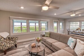 Apartment, Multiple Beds (Barefoot Hideaway I) | Living area
