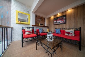 Lobby sitting area - Hotel Canada (Quetzaltenango)