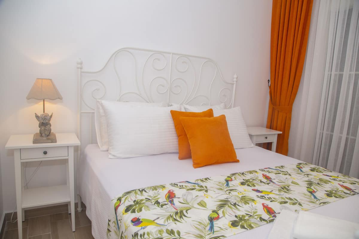 Premium bedding, down duvets, minibar, individually decorated