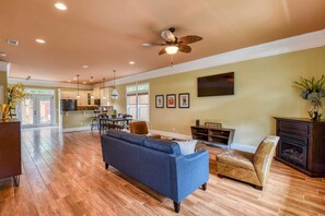 House, Multiple Beds (The Twine House) | Living area