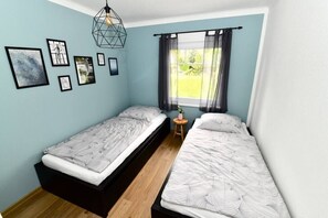 2 間睡房、熨斗/熨衫板、可攜式嬰兒床、上網