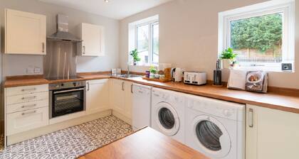 Beautiful 6 bedrooms holiday home Near Manchester