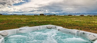 Wild Cat Cabin ⁓ Hot Tub ⁓ Teton Views ⁓ Foosball ⁓ Near Grand Targhee Resort