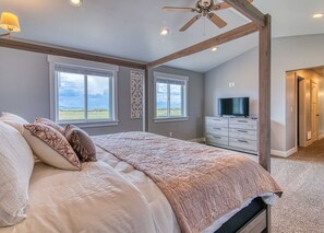 4 bedrooms, travel cot, free WiFi, bed sheets
