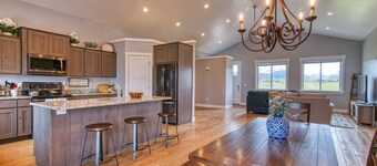 Wild Cat Cabin - Hot Tub ⁓ Foosball ⁓ Near Resort